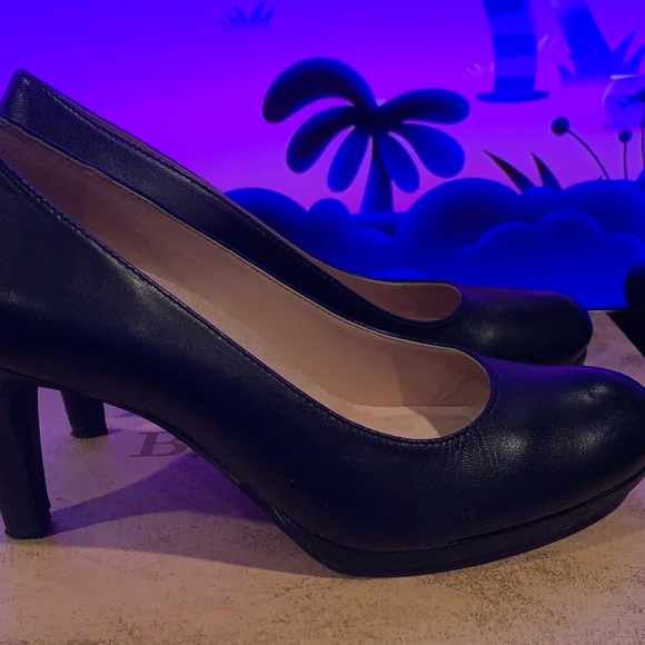 Naturalizer Shoes Naturalizer Classic Black Leather Pump With Round